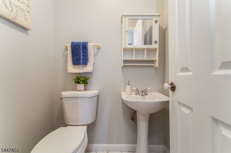 2 Glenway Dr