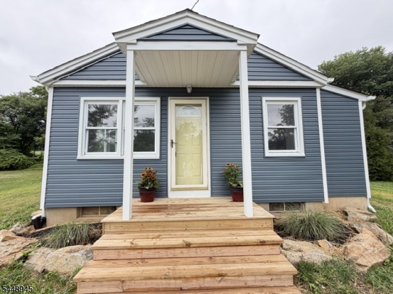 6 Maple Ln