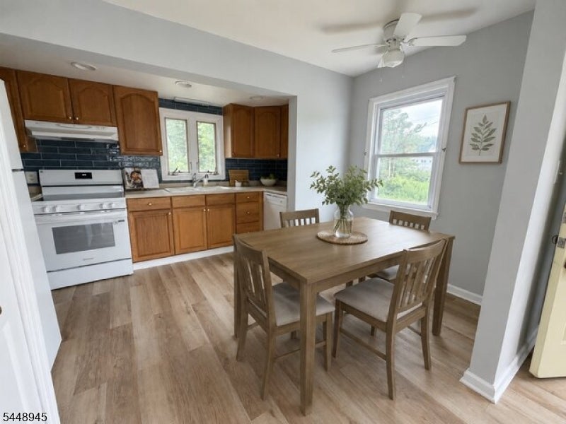 6 Maple Ln