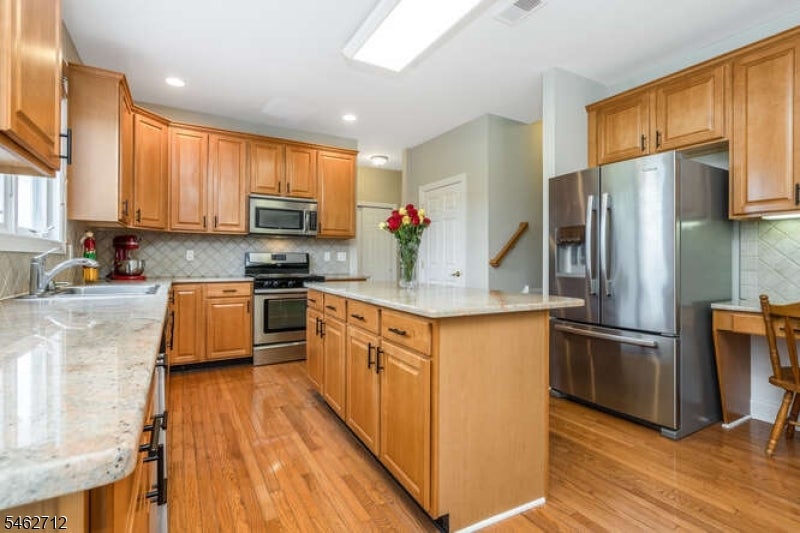 81 Crestview Dr