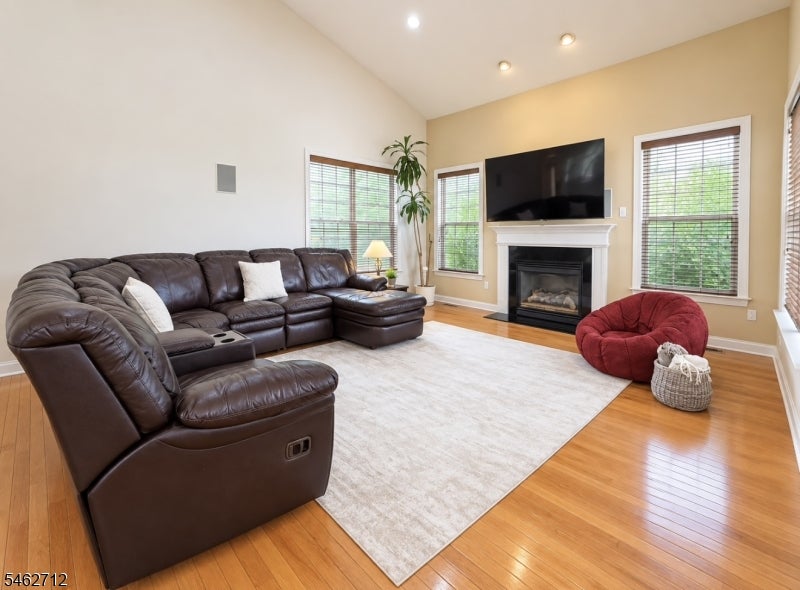 81 Crestview Dr