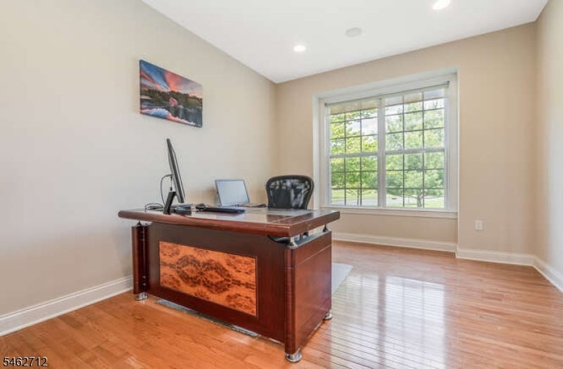 81 Crestview Dr