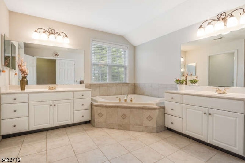 81 Crestview Dr