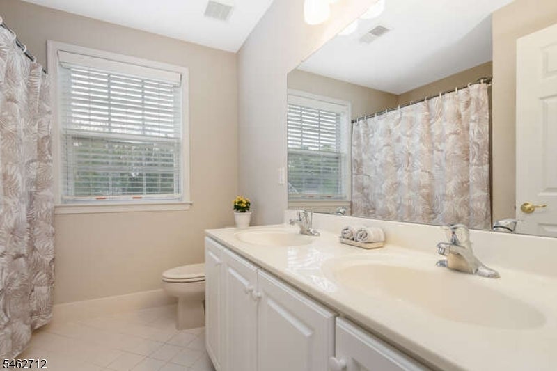 81 Crestview Dr