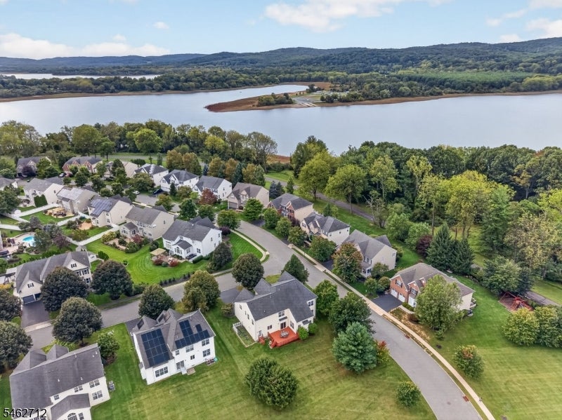 81 Crestview Dr