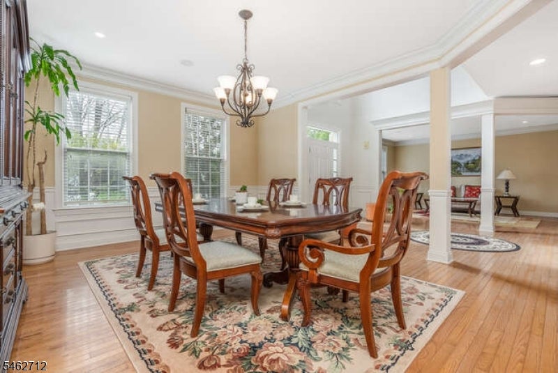 81 Crestview Dr