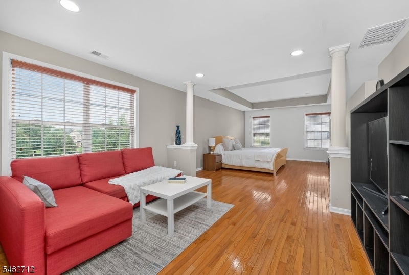 81 Crestview Dr