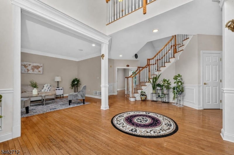 81 Crestview Dr
