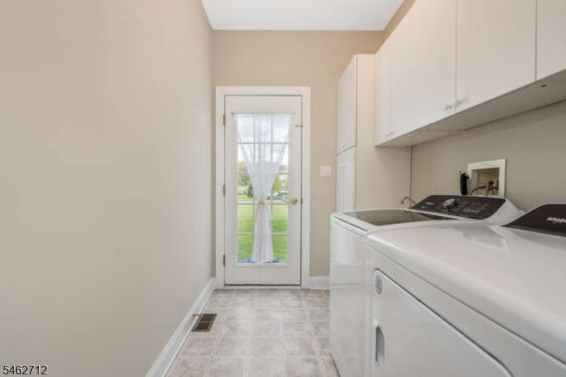 81 Crestview Dr