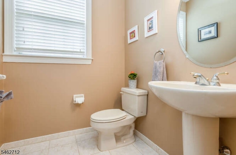 81 Crestview Dr