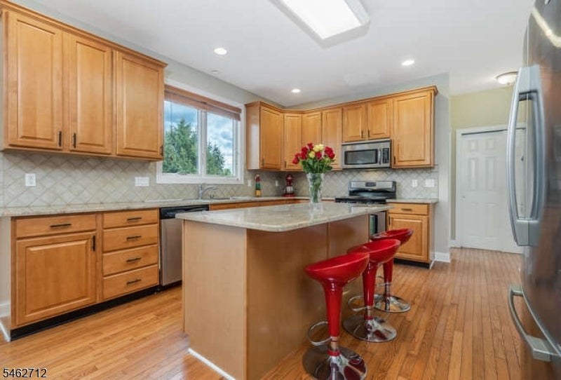 81 Crestview Dr
