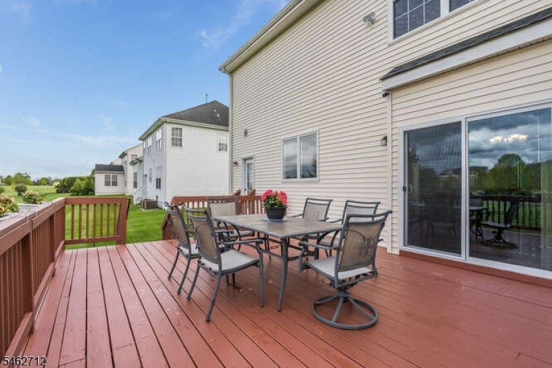 81 Crestview Dr