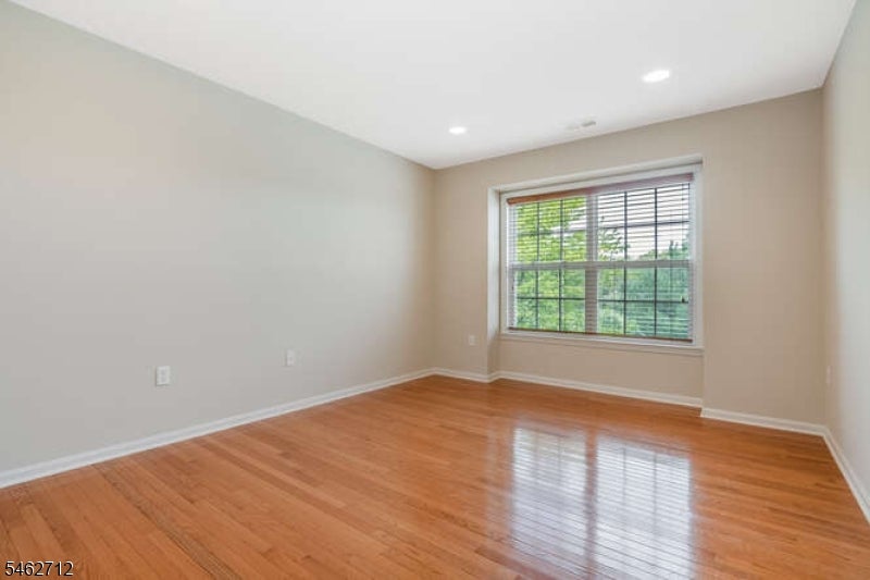 81 Crestview Dr