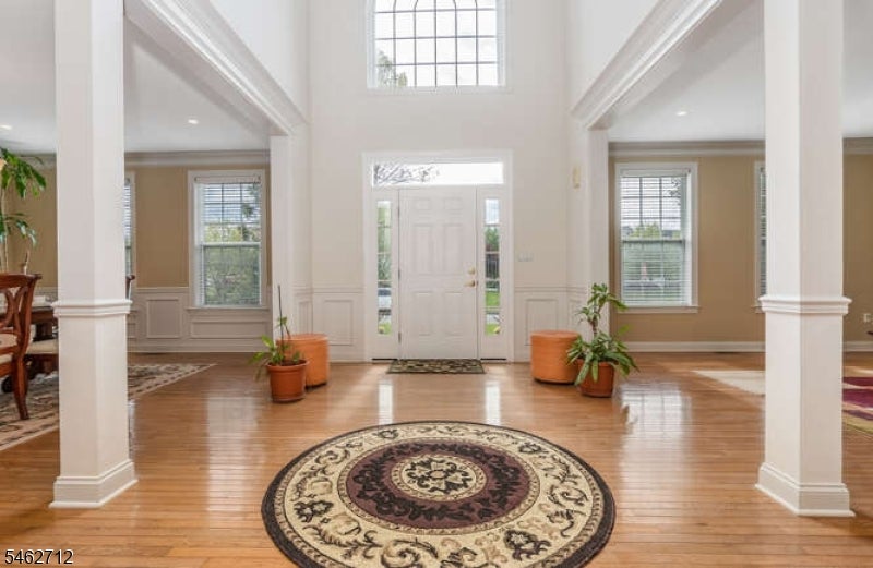 81 Crestview Dr
