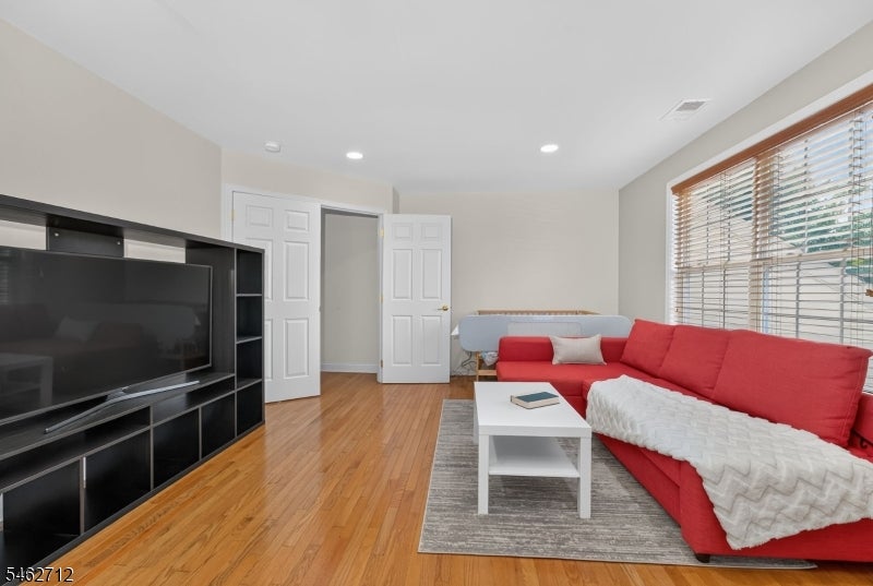 81 Crestview Dr