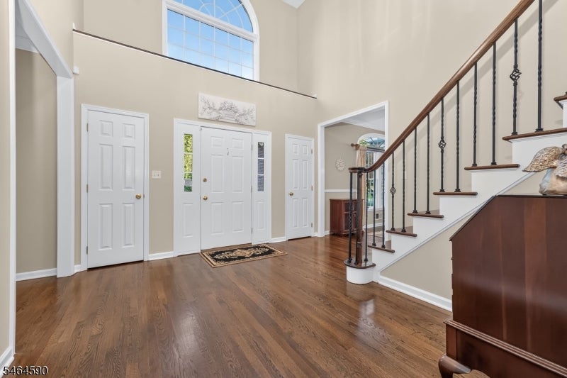 8 Chaucer Dr