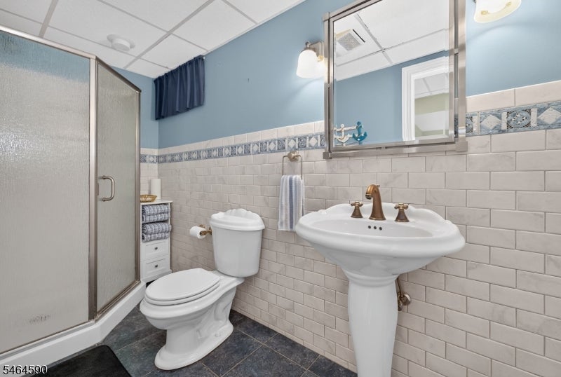 8 Chaucer Dr