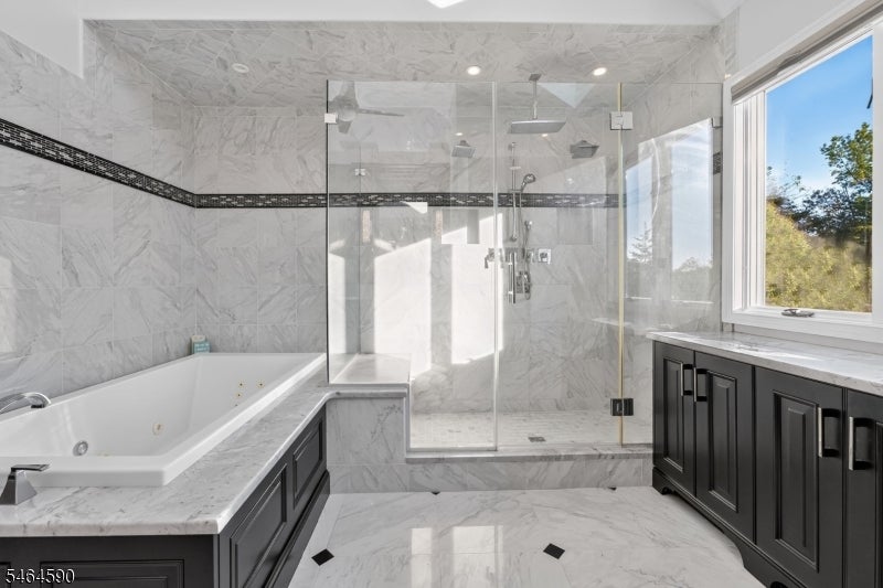 8 Chaucer Dr