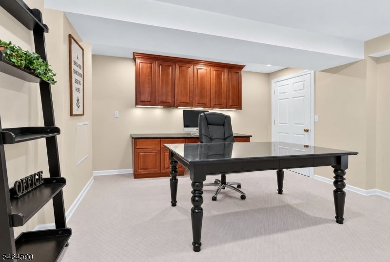 8 Chaucer Dr
