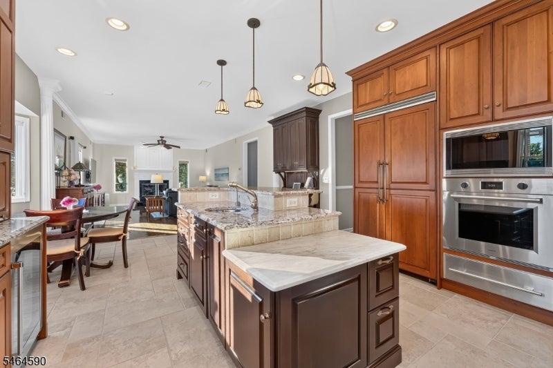 8 Chaucer Dr