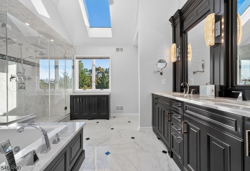 8 Chaucer Dr
