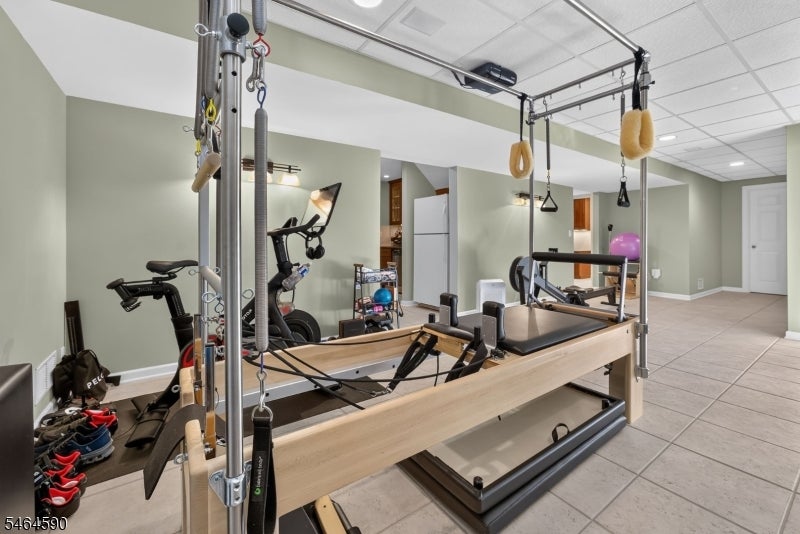 8 Chaucer Dr