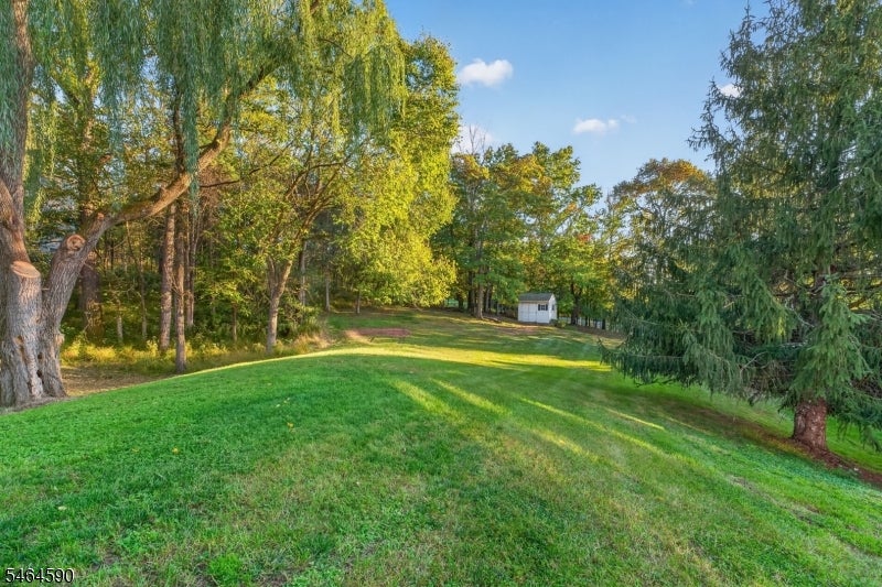 8 Chaucer Dr