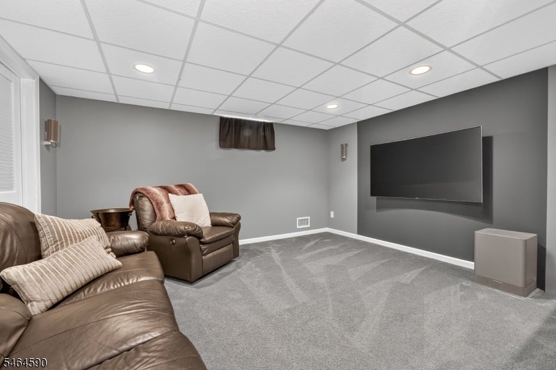 8 Chaucer Dr