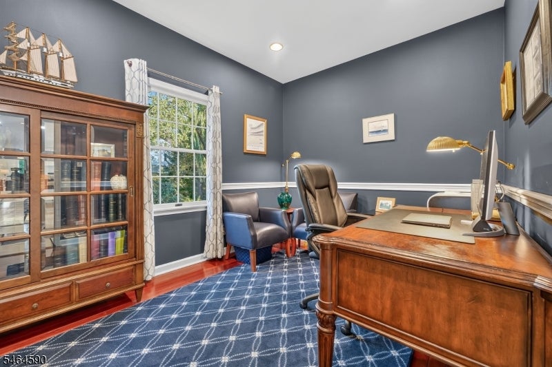 8 Chaucer Dr