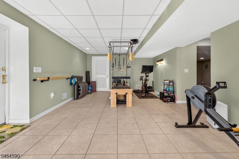 8 Chaucer Dr