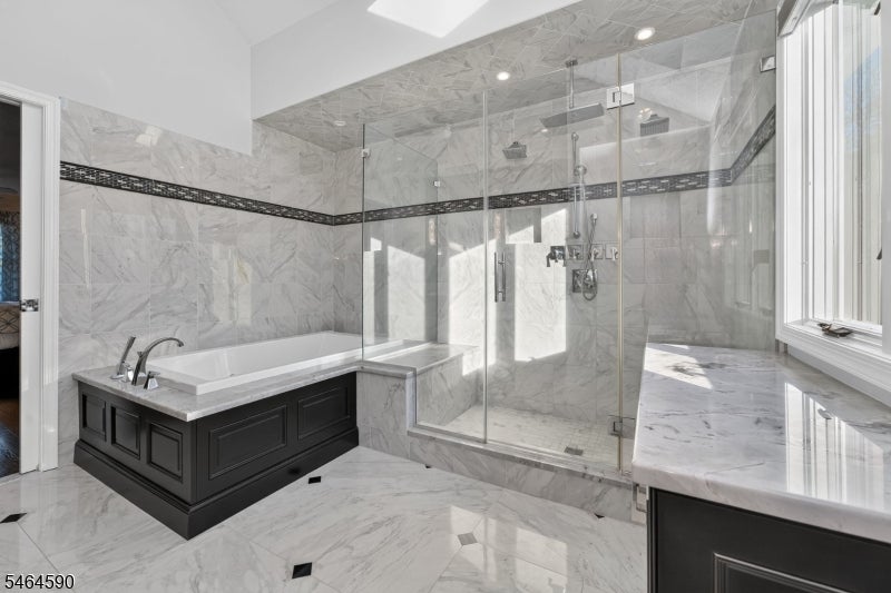 8 Chaucer Dr