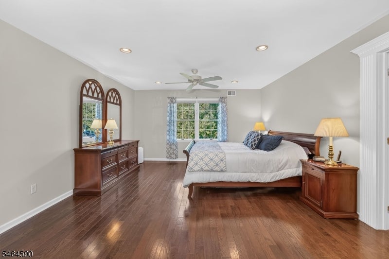 8 Chaucer Dr