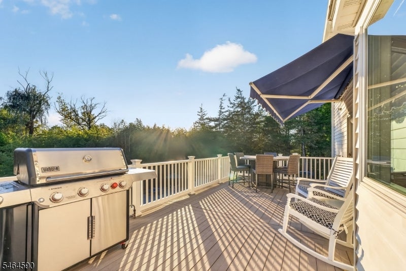 8 Chaucer Dr