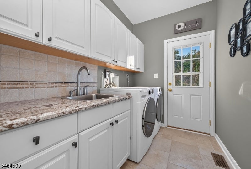 8 Chaucer Dr