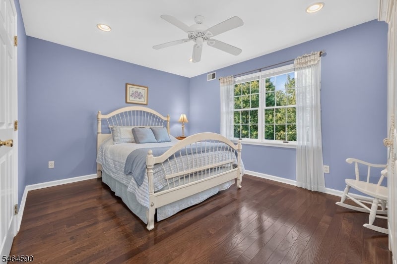 8 Chaucer Dr
