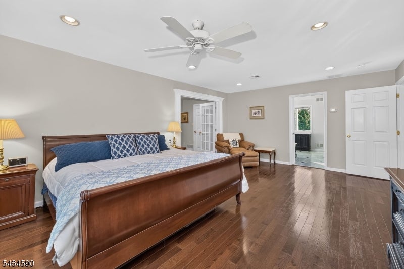 8 Chaucer Dr
