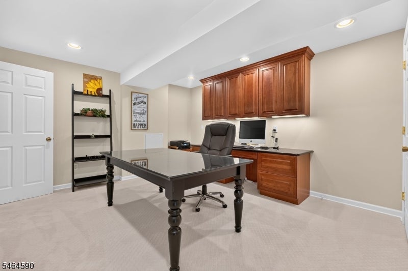 8 Chaucer Dr