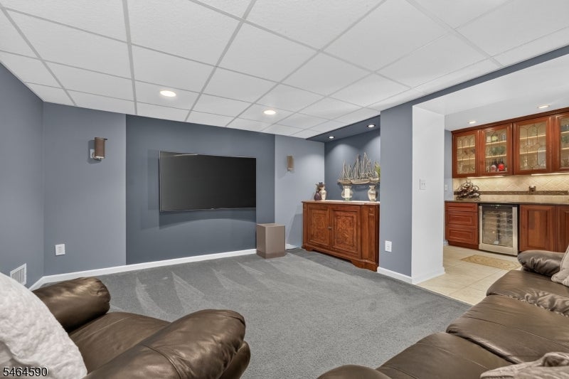 8 Chaucer Dr