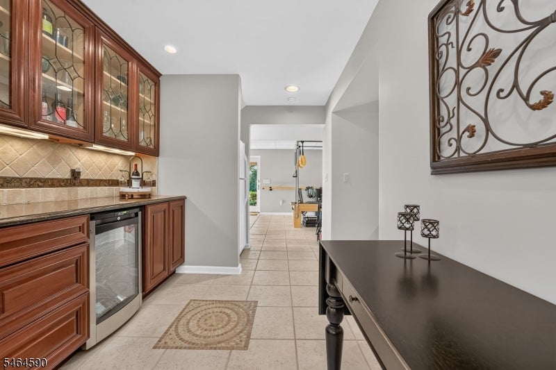 8 Chaucer Dr