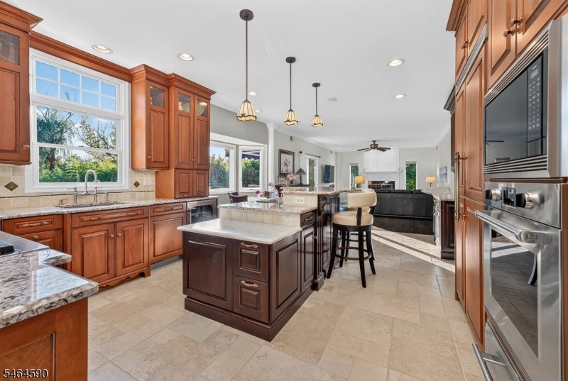 8 Chaucer Dr