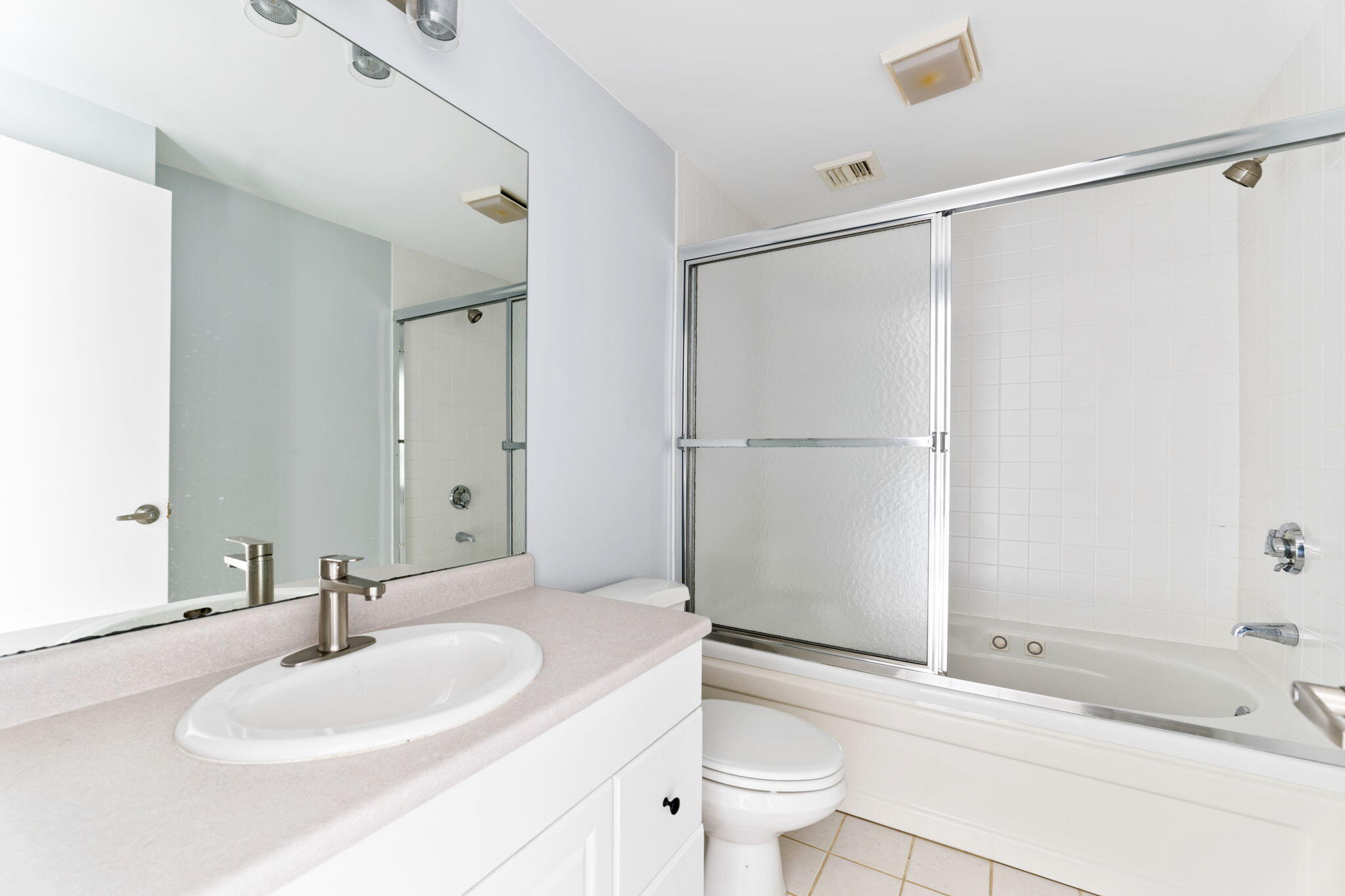 174 Queen Street Unit: 2EU