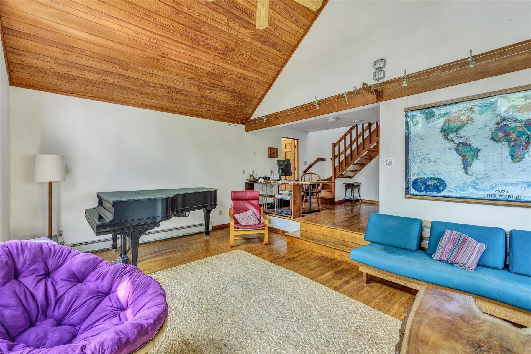 60 Quissett Avenue