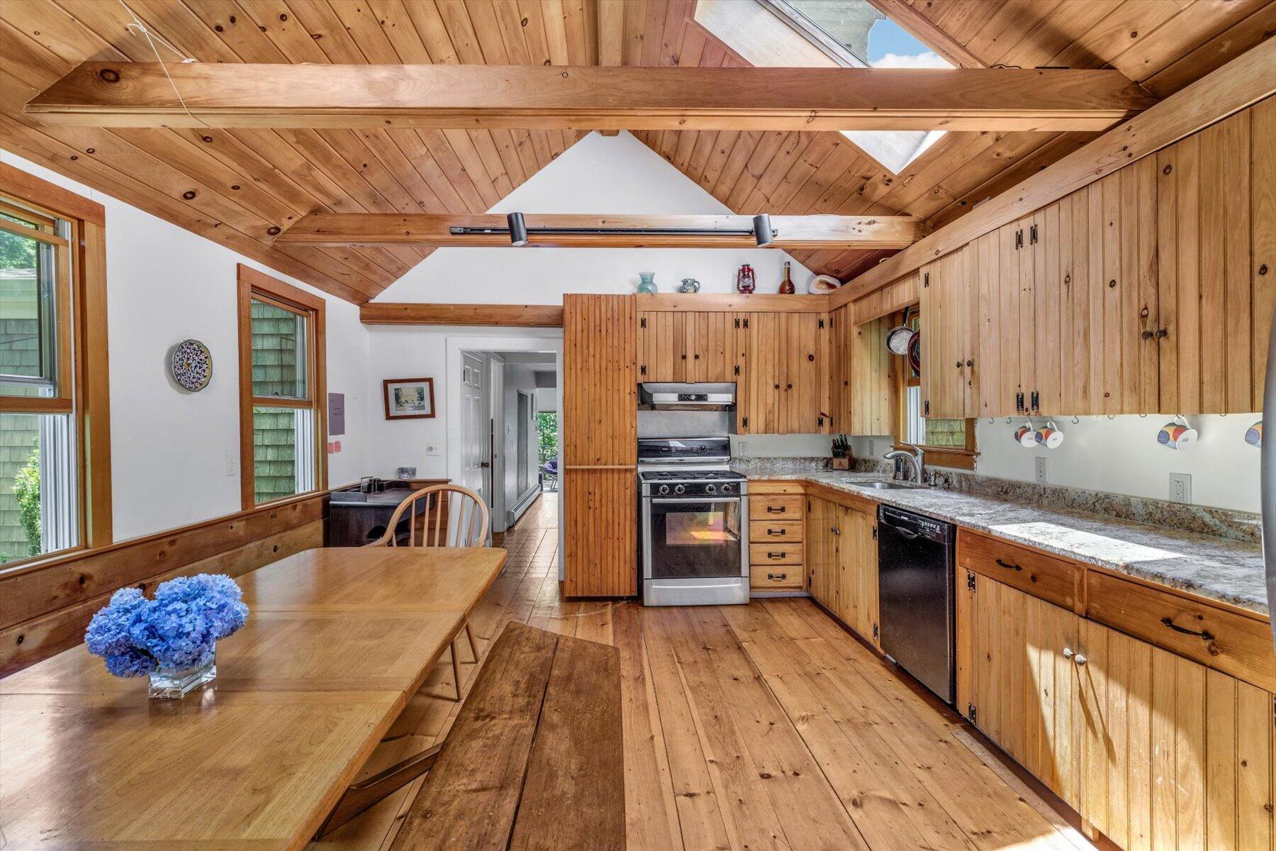 60 Quissett Avenue