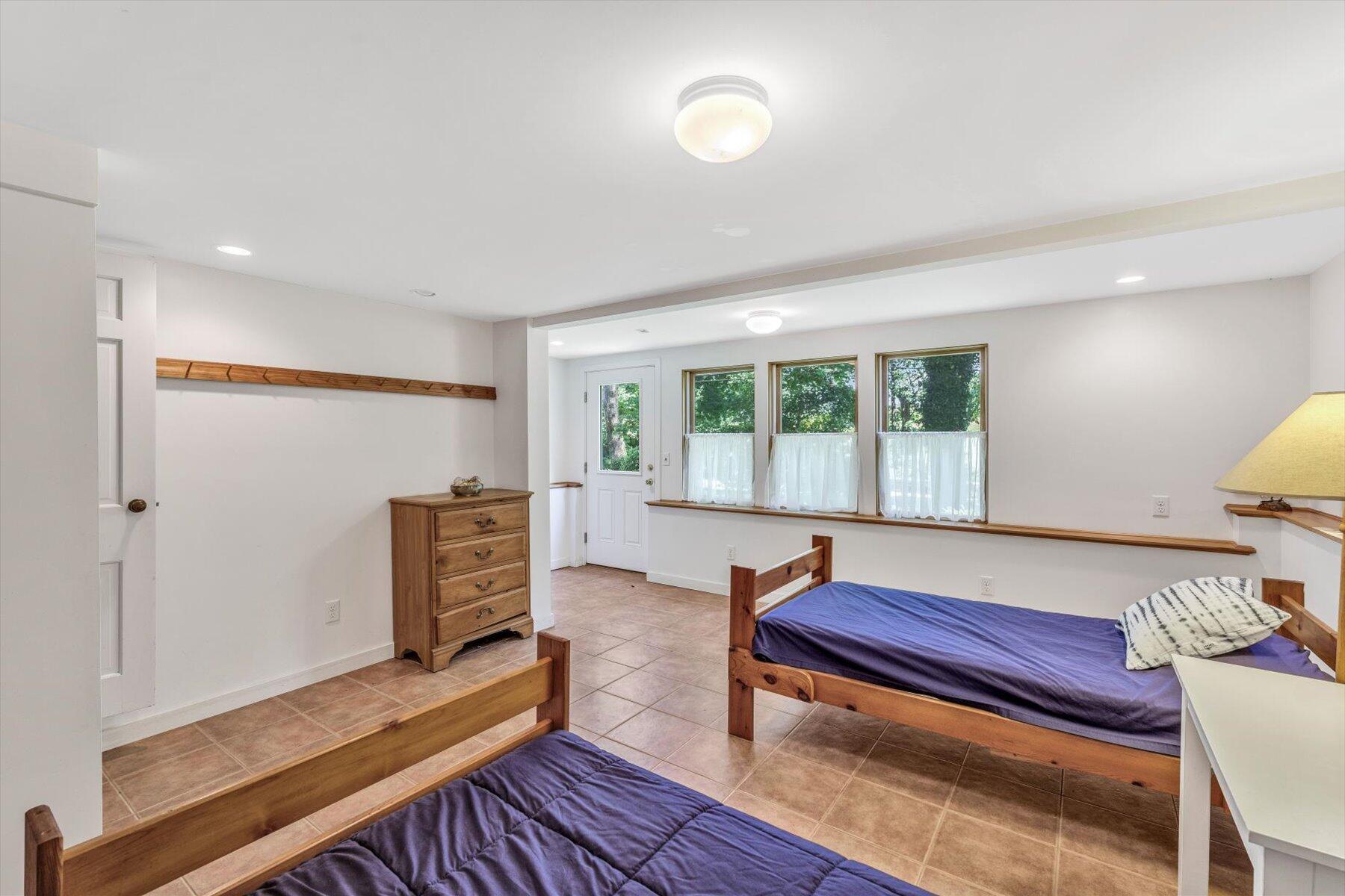 60 Quissett Avenue