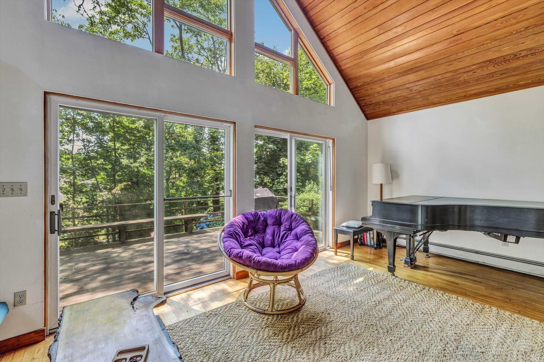 60 Quissett Avenue