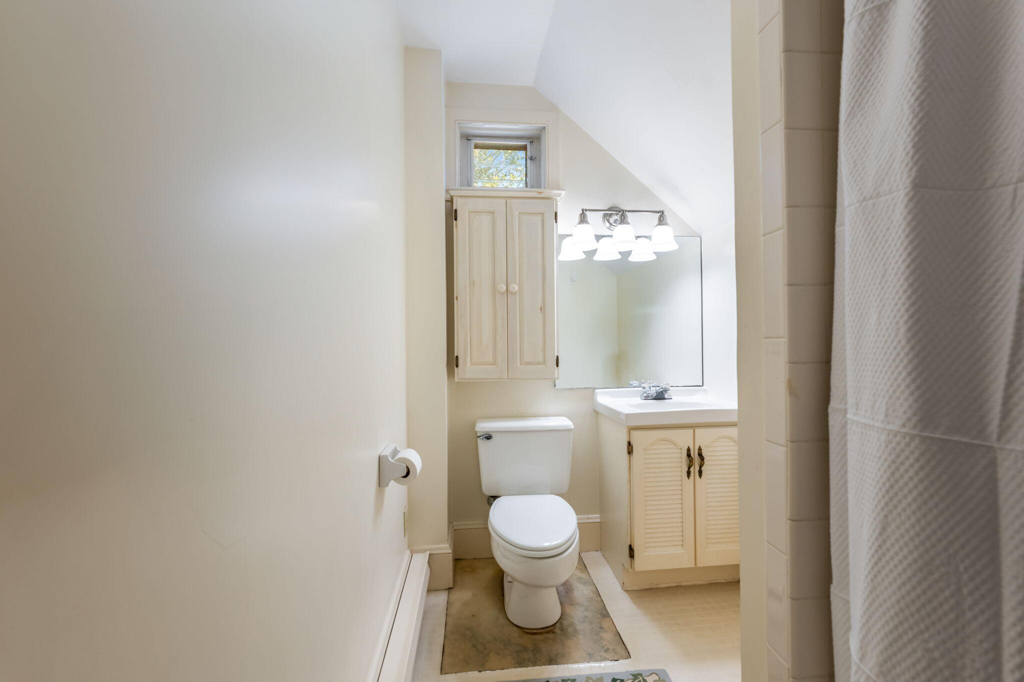 32 Chapoquoit Road