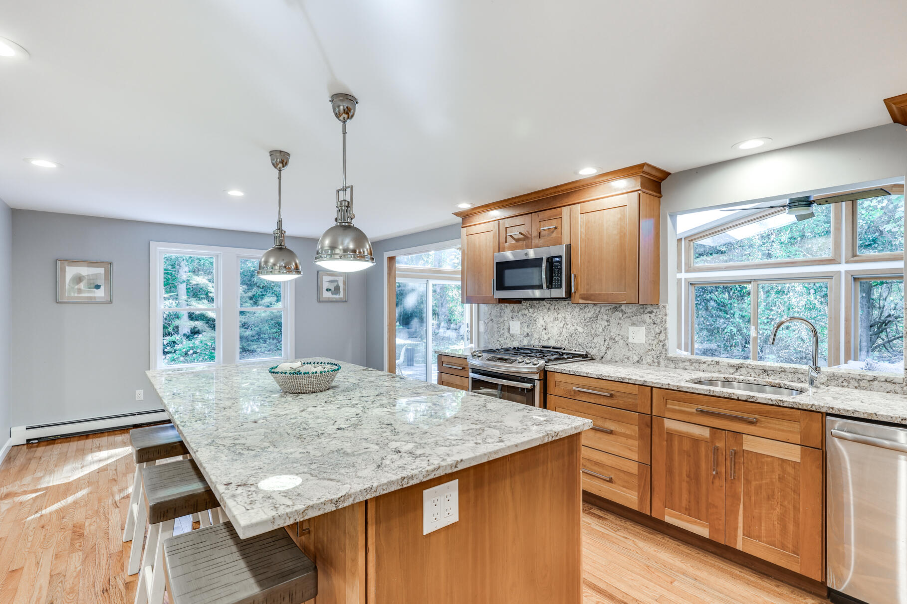 71 Colonial Way