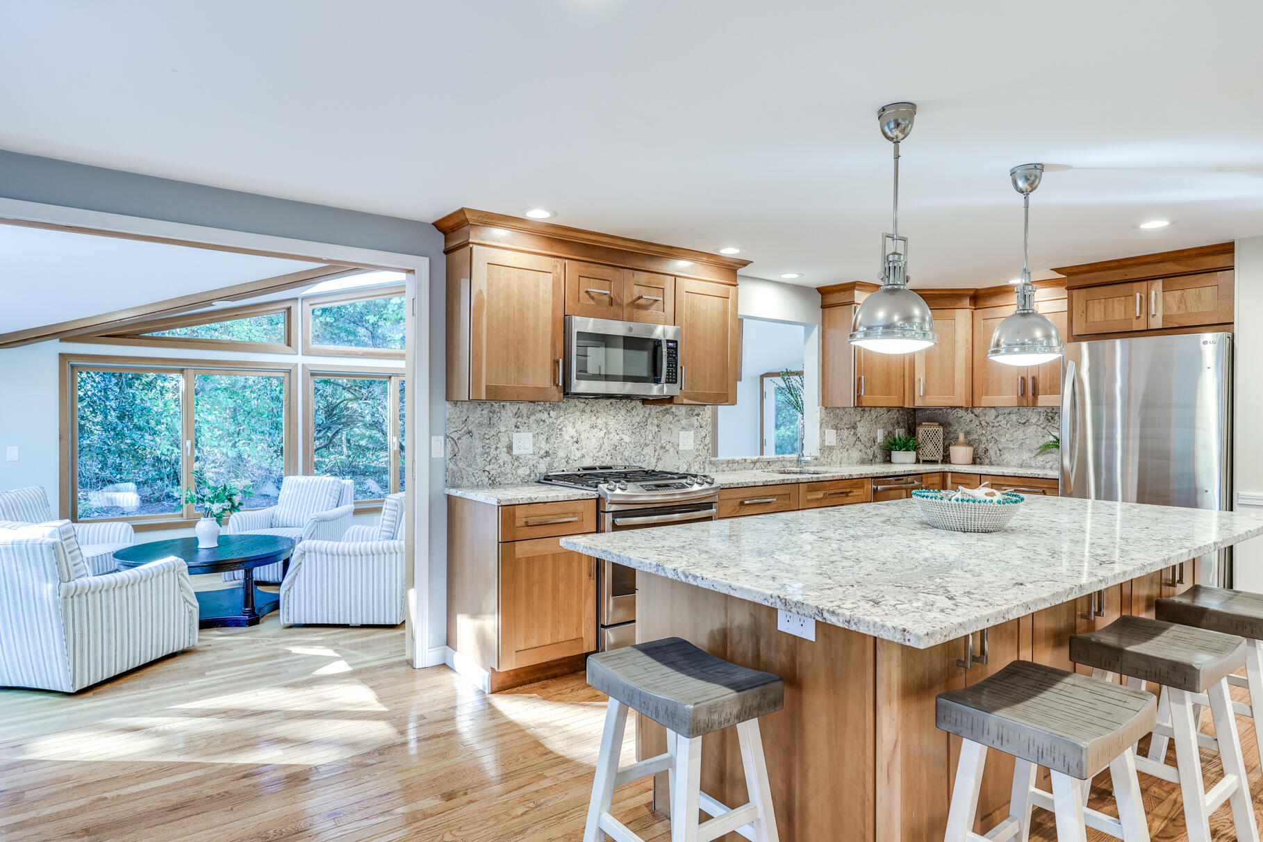71 Colonial Way