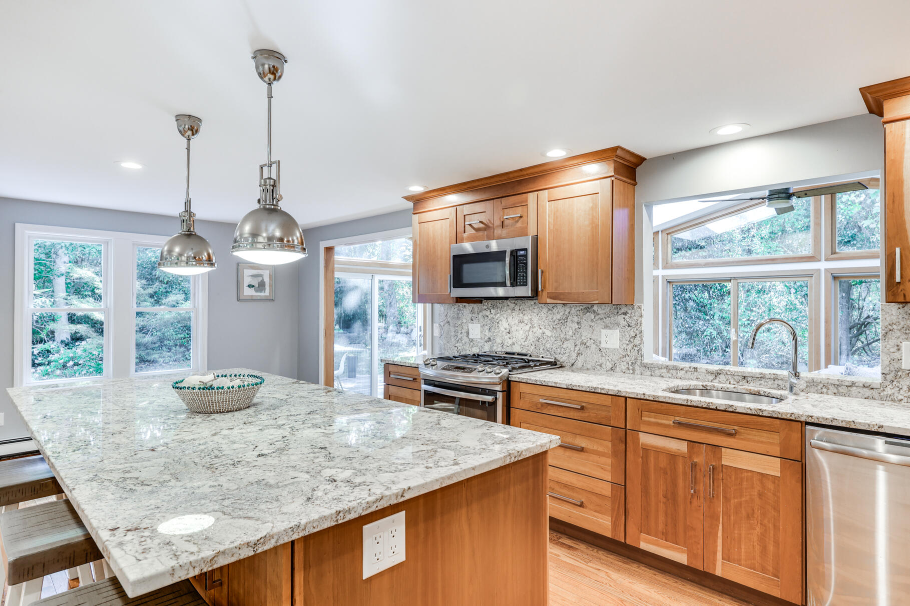 71 Colonial Way