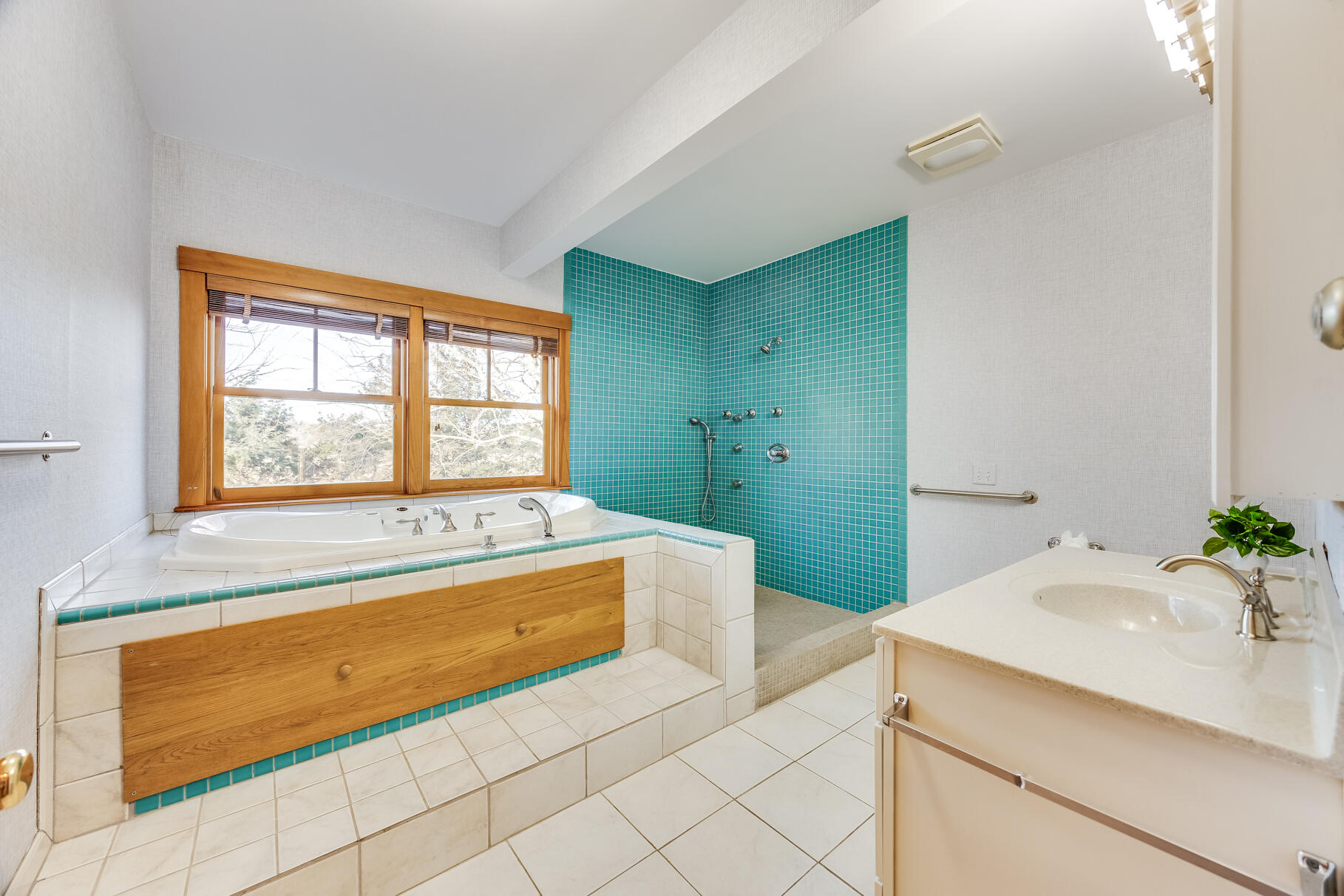 360 W Falmouth Highway